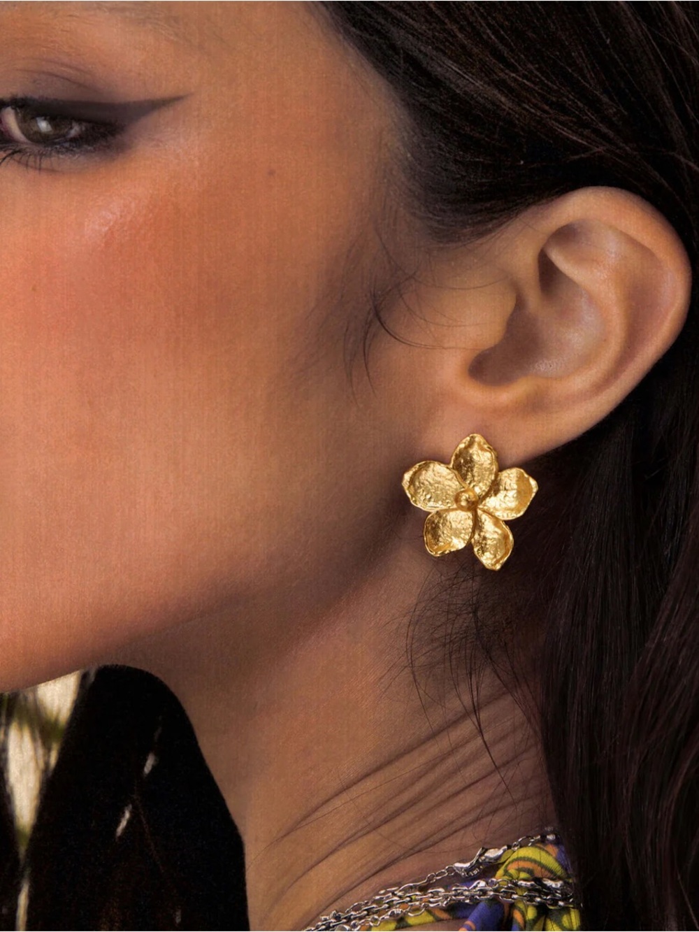 En Route Gold Textured Floral Earrings BRAND NEW